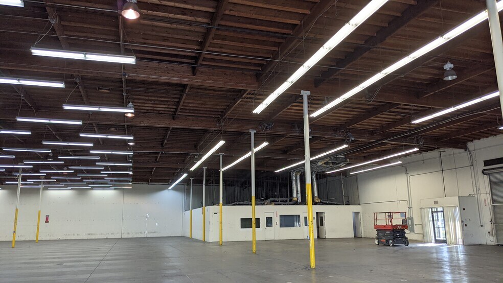 More Photos Of 15507-15517 Broadway Center St, Gardena Warehouse For Lease