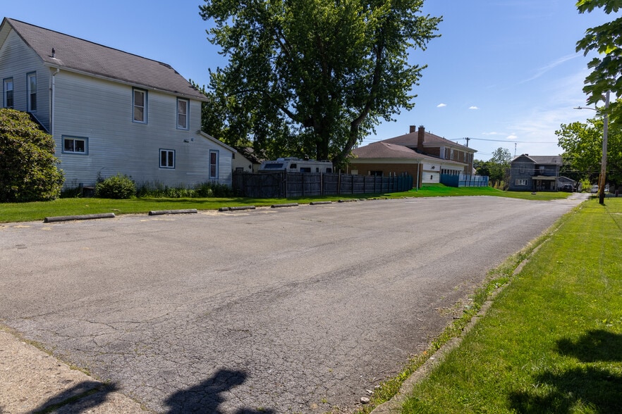 More Photos Of 309 N Broad St, Grove City Religious Facility For Sale