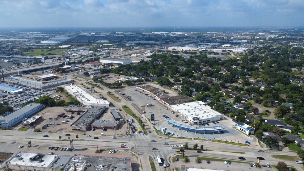 More Photos Of 11502 S Wilcrest Dr, Houston Storefront For Lease