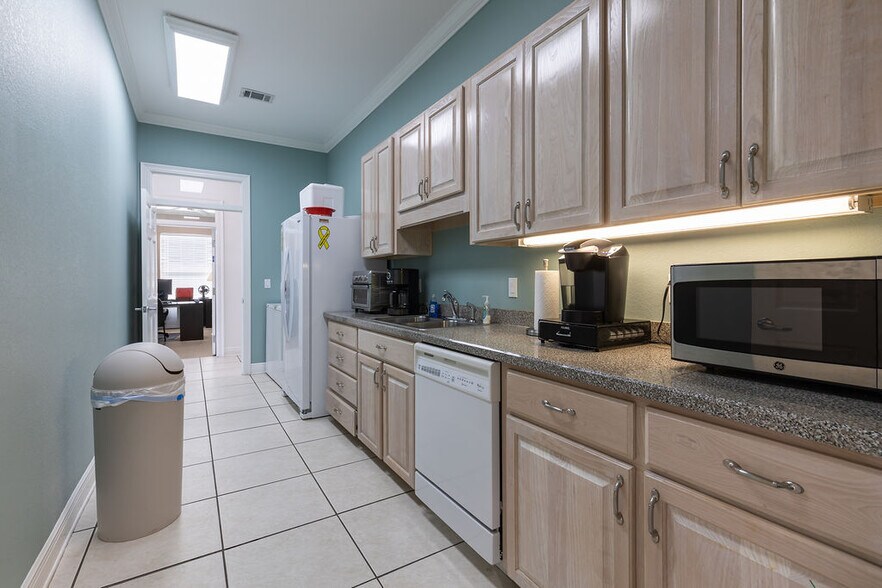 More Photos Of 1288 Country Club Rd, Gulf Breeze Office Residential For Sale