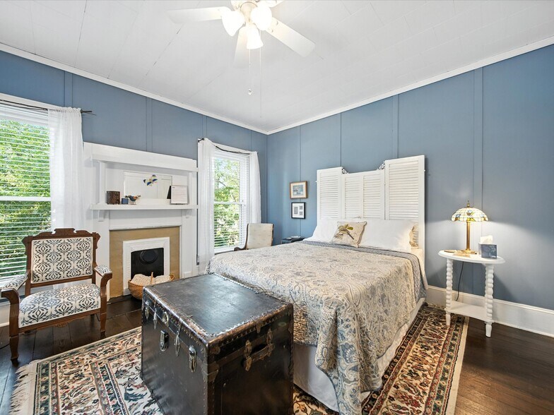 More Photos Of 221 N Main St, Clover Hospitality For Sale