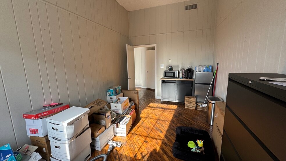 More Photos Of 240 S Main St, Nazareth Flex For Lease