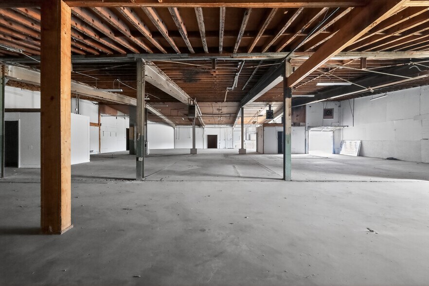 More Photos Of 806 Ramseur St, Durham Warehouse For Sale