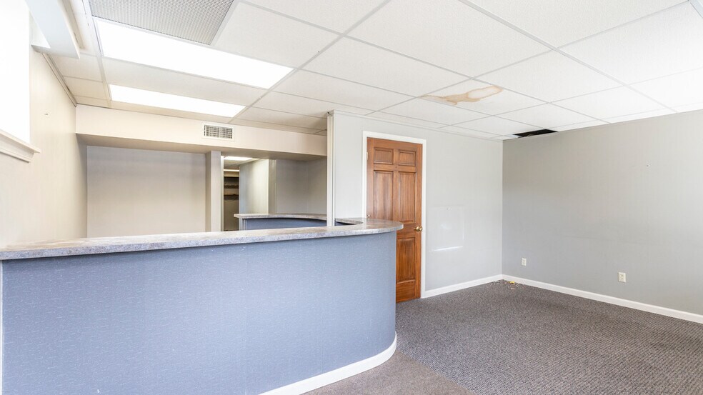 More Photos Of 1250 Franklin Ave, Brookville Office For Sale