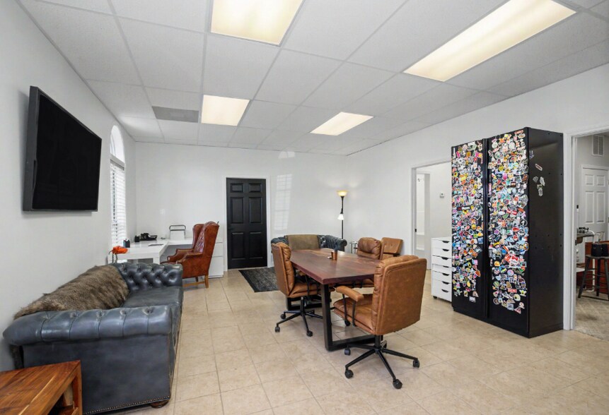 More Photos Of 139A W Ellis Rd, Griffin Loft Creative Space For Sale