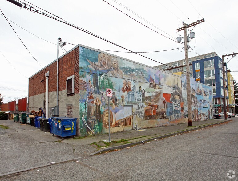 More Photos Of 6516 NE Roosevelt Way, Seattle Storefront For Lease