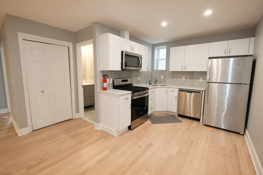 More Photos Of 30 W Price St, Linden Flex For Sale