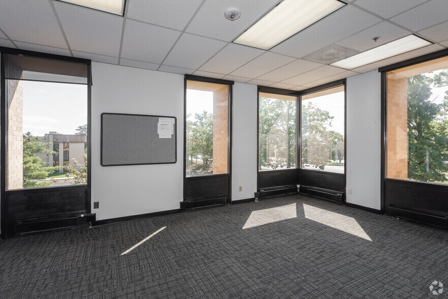 More Photos Of 4801 Forbes Blvd, Lanham Office For Sale