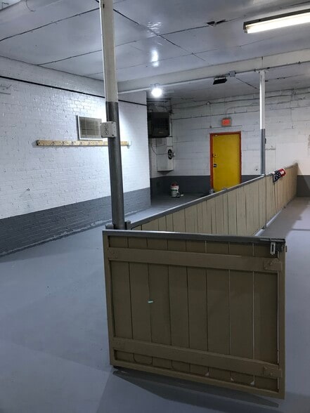 More Photos Of 4616 W Fullerton Ave, Chicago Light Manufacturing For Sale