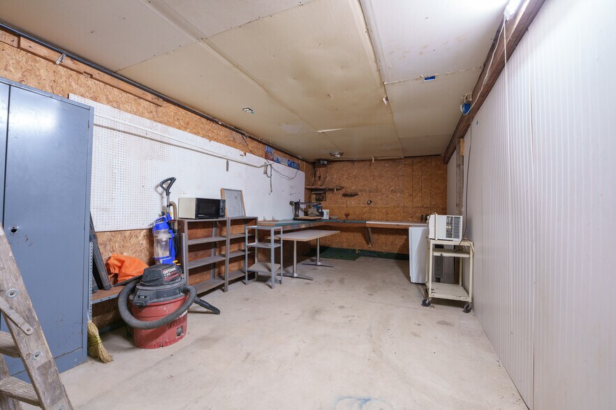 More Photos Of 15921 W M 36, Pinckney Light Distribution For Sale