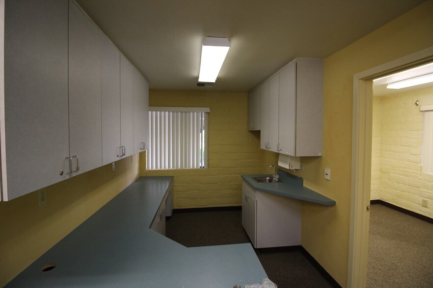 More Photos Of 5106 Hill Rd E, Lakeport Medical For Lease