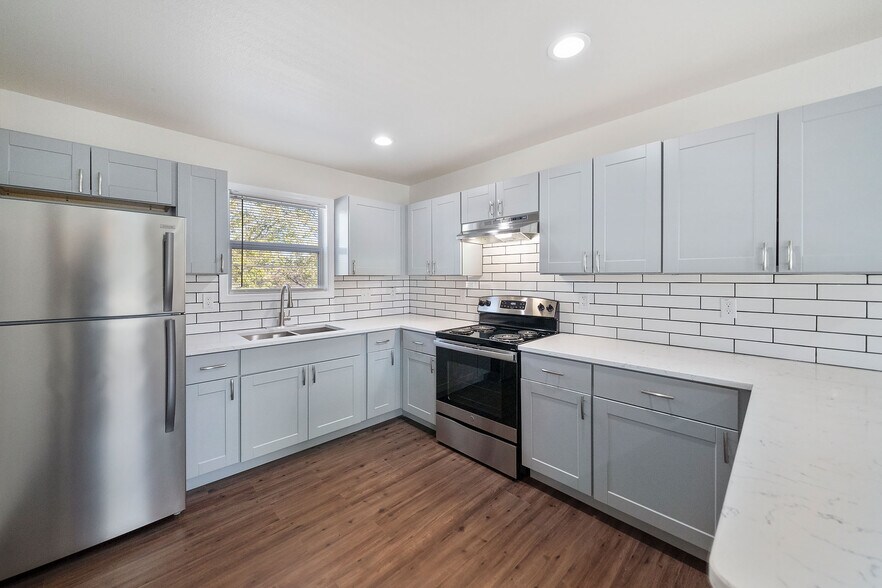 More Photos Of 6403 Sloan St, Houston Apartments For Sale