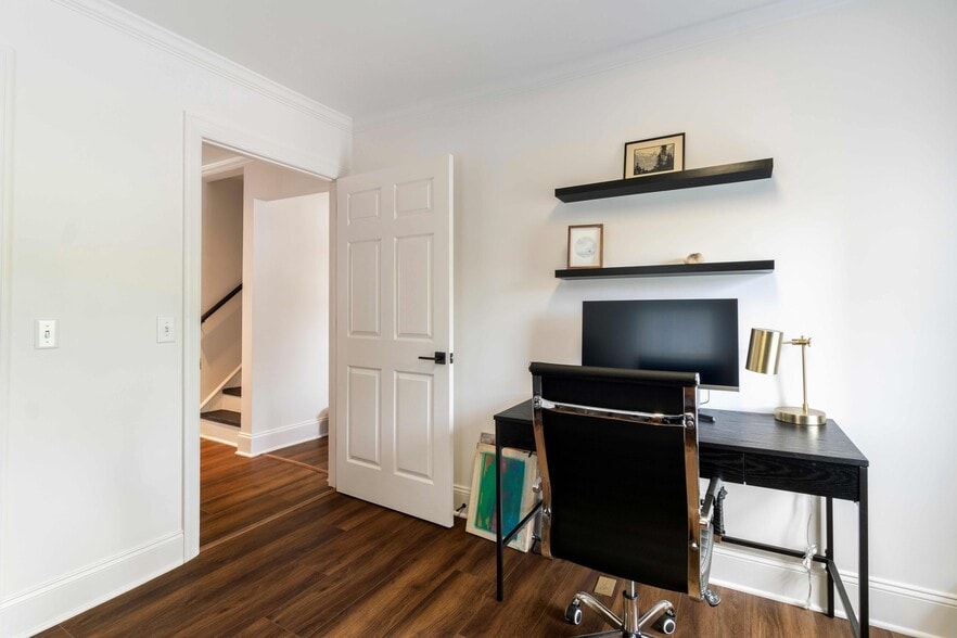 More Photos Of 4105 Hillsboro Cir, Nashville Office For Sale