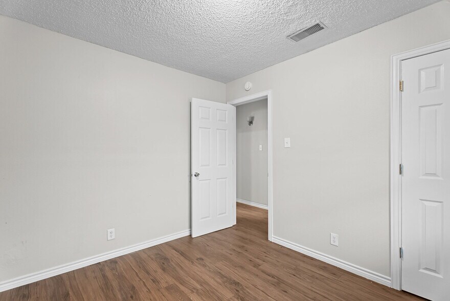 More Photos Of 429 Johnson St, Longview Apartments For Sale