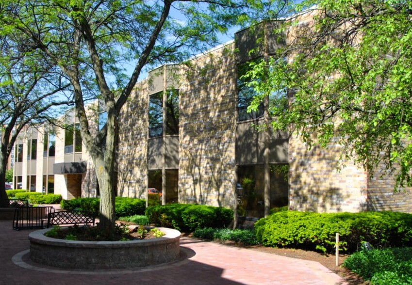 More Photos Of 625 N North Ct, Palatine Unknown For Lease