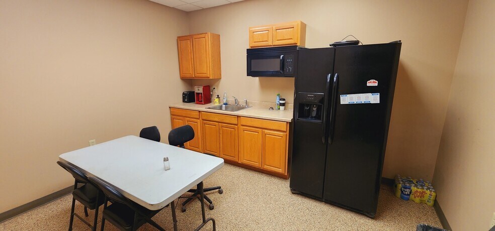 More Photos Of 860 35th Ave E, Dickinson Warehouse For Sale