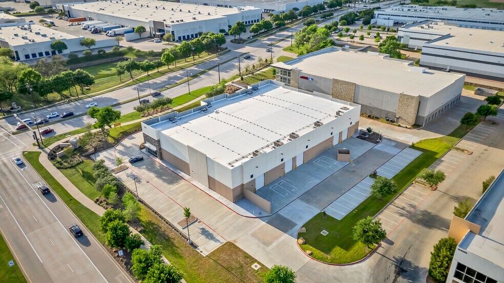 More Photos Of 1100 Lakeside Parkway, Flower Mound Industrial For Lease