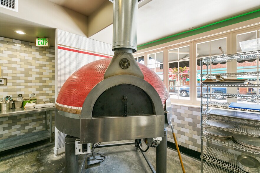 More Photos Of 534 S Myrtle Ave, Monrovia Restaurant For Lease