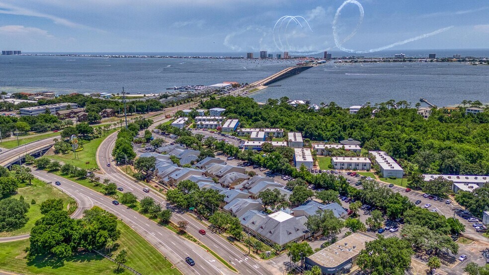 More Photos Of 913 Gulf Breeze Pky, Gulf Breeze General Retail For Sale