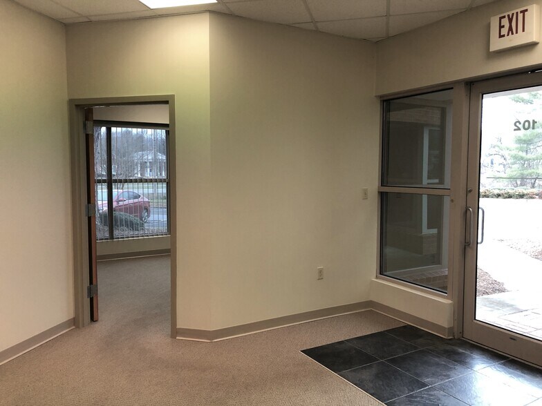 More Photos Of 6711 Peters Creek Rd, Hollins Office For Lease
