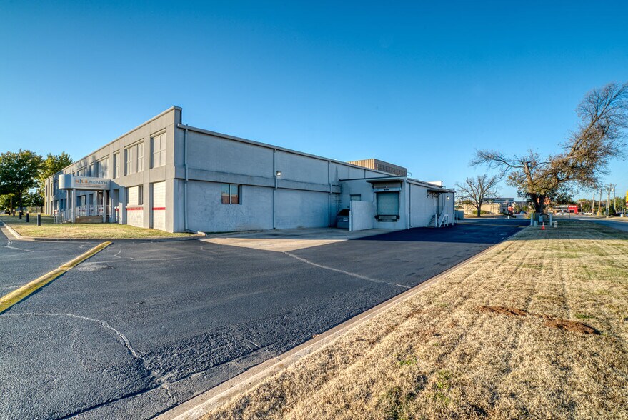 More Photos Of 7127-7133 Riverside Pky, Tulsa Office For Sale