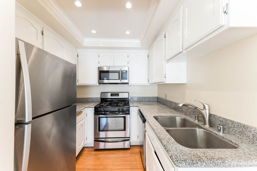 More Photos Of 18620 Burbank Blvd, Tarzana Apartments For Sale