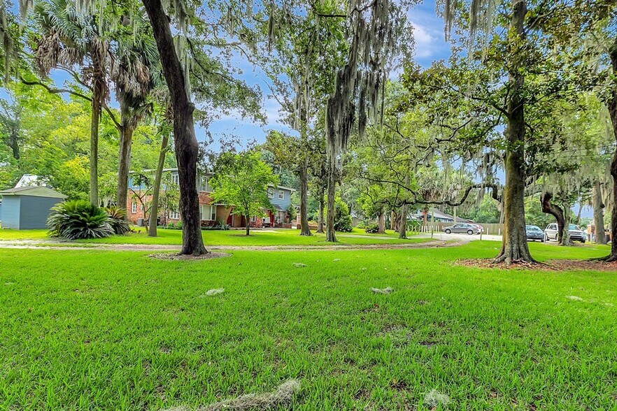 More Photos Of 2325-2353 Spring Park Rd, Jacksonville Apartments For Sale