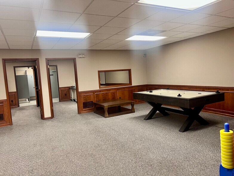 More Photos Of 7410 Sni-A-Bar Rd, Kansas City Manufacturing For Lease