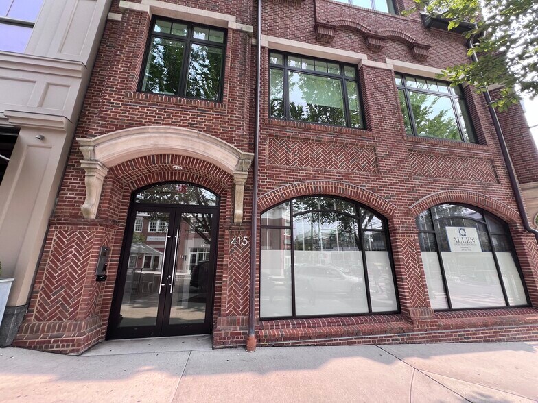 More Photos Of 415-417 Greenwich Ave, Greenwich General Retail For Lease