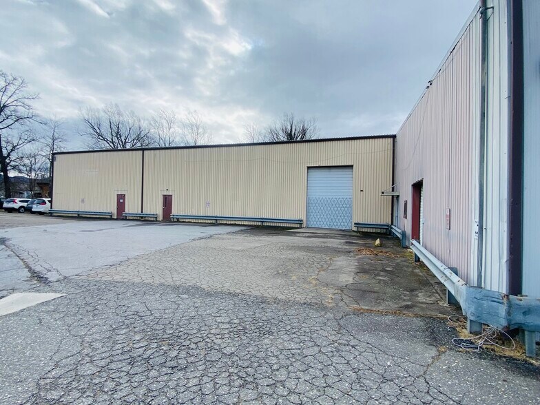 More Photos Of 104 Eastside Dr, Black Mountain Manufacturing For Lease
