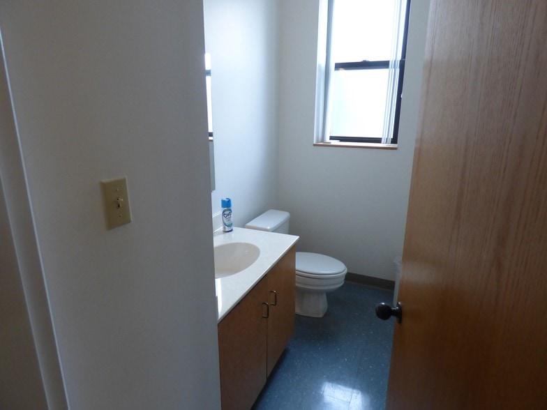 More Photos Of 4501-4509 Laclede Ave, Saint Louis Office For Sale