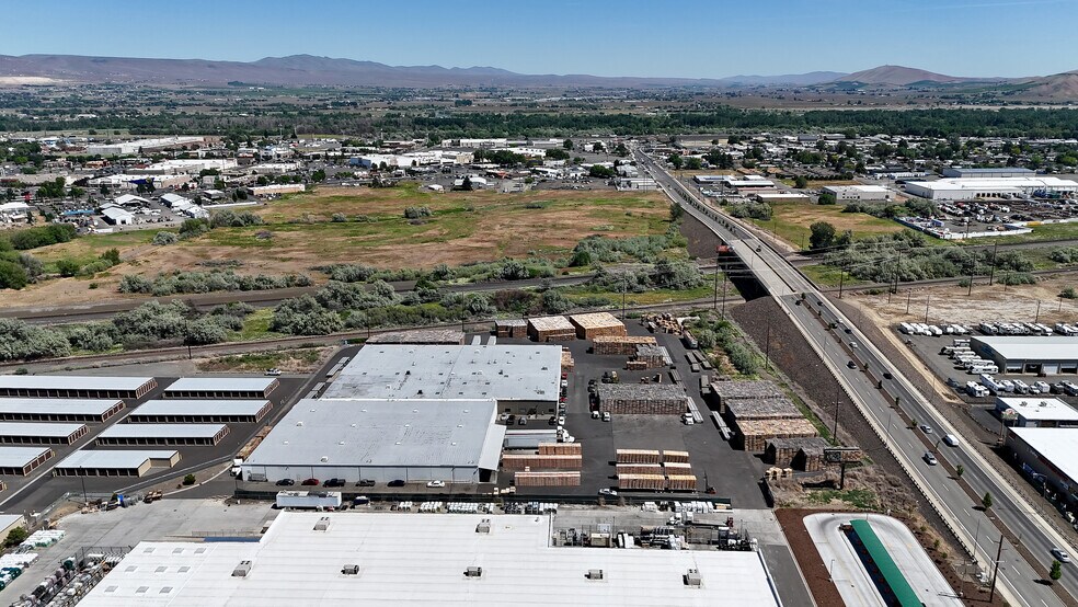 More Photos Of 2255 Longfibre Rd, Yakima Warehouse For Sale