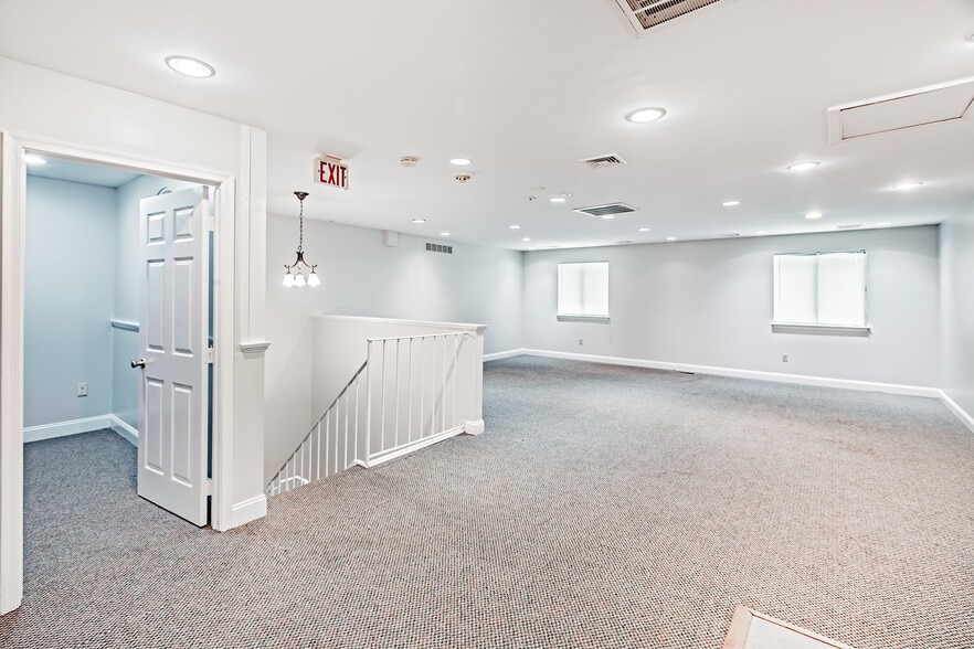 More Photos Of 5201-5215 W Woodmill Dr, Wilmington Medical For Sale