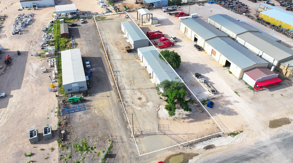 More Photos Of 12107 W County Road 129, Odessa Warehouse For Lease