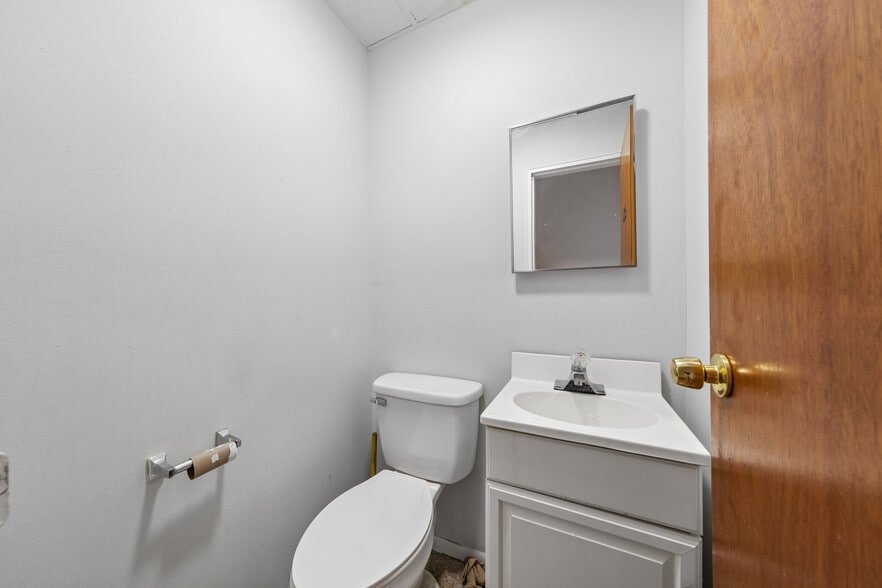 More Photos Of 175 Cedar Ln, Teaneck Medical For Lease