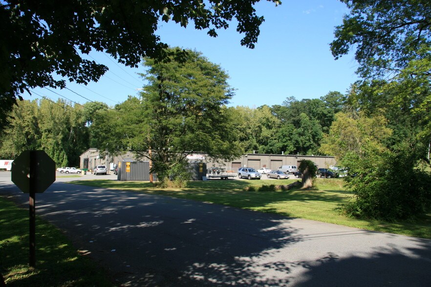 More Photos Of 641 Sheafe Rd, Poughkeepsie Warehouse For Lease