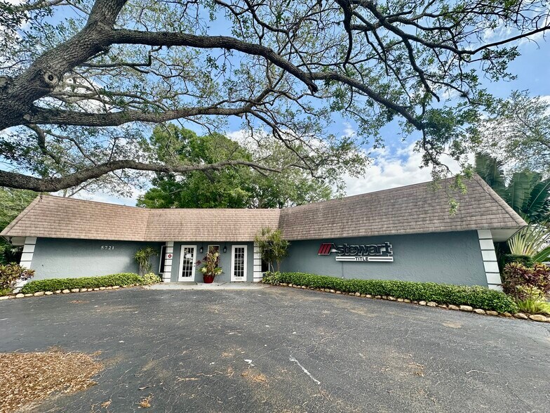 More Photos Of 5721 4th St N, Saint Petersburg Office Residential For Lease
