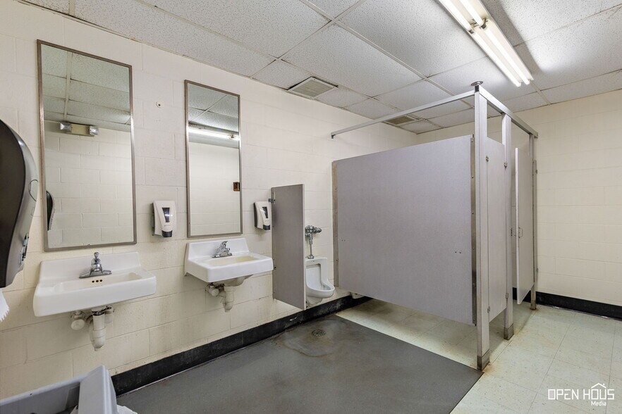 More Photos Of 2813 Central Fwy E, Wichita Falls Industrial For Sale