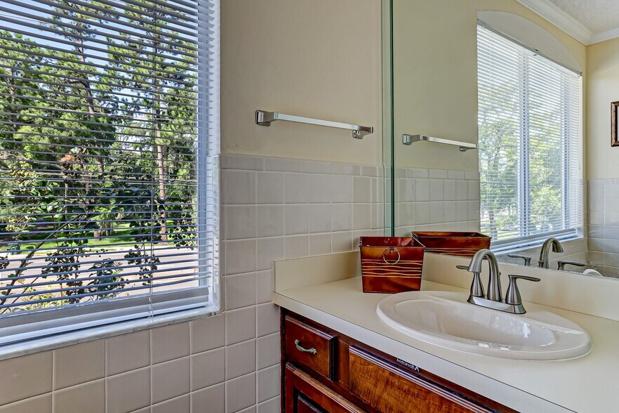 More Photos Of 5233 San Jose Blvd, Jacksonville Office Residential For Lease