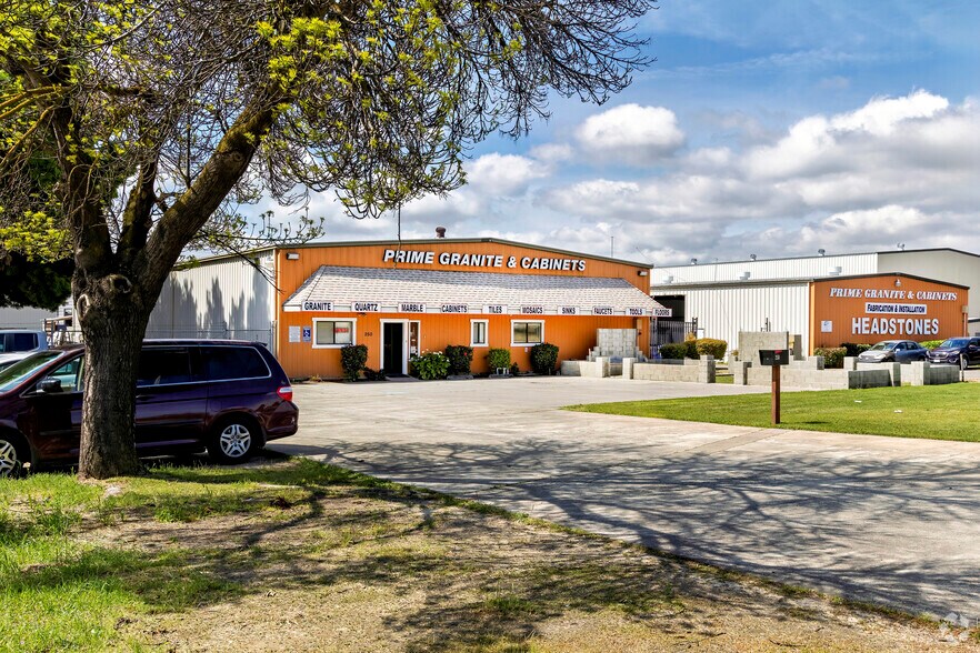 Primary Photo Of 250 Commerce Ave, Atwater Warehouse For Lease