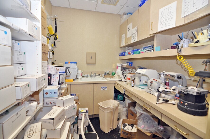 More Photos Of 10614 Warwick Ave, Fairfax Office For Lease