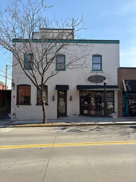 More Photos Of 9 SE 3rd St, Lee's Summit Storefront Retail Office For Lease
