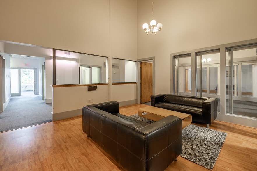 More Photos Of 10 Cordage Park, Plymouth Unknown For Lease