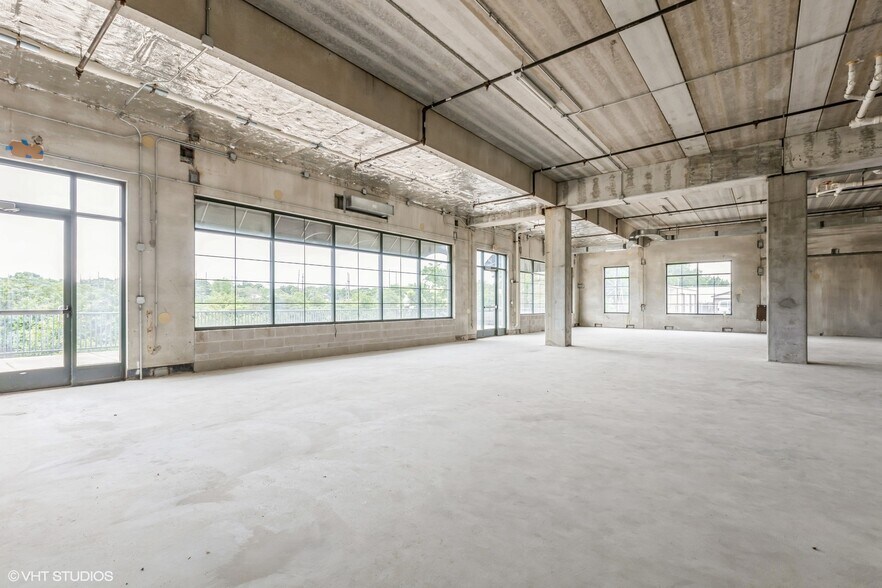 More Photos Of 160 S River St, Aurora Apartments For Sale