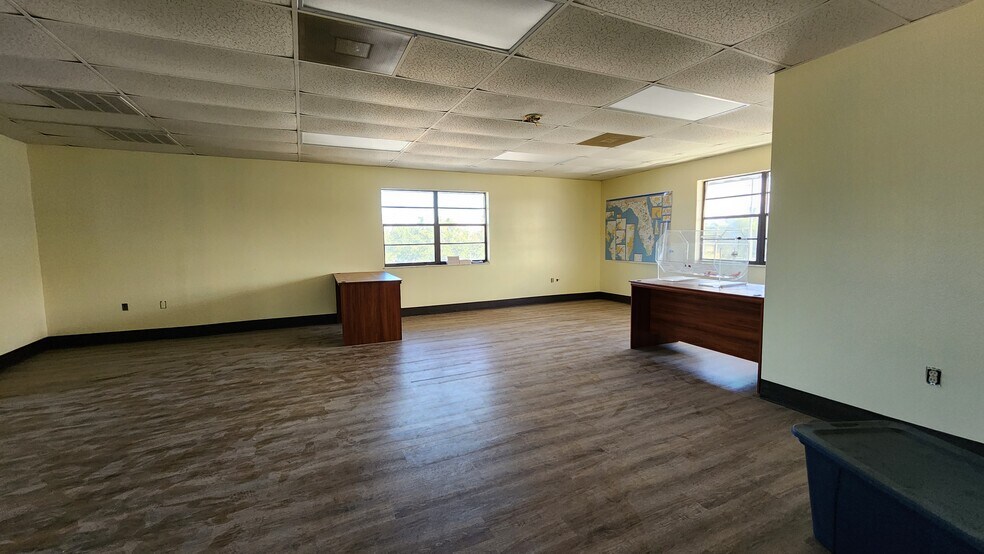 More Photos Of 1108 Commercial Way, Spring Hill Freestanding For Lease