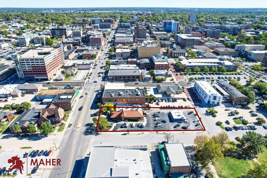 More Photos Of 402 E Broadway, Columbia Restaurant For Sale