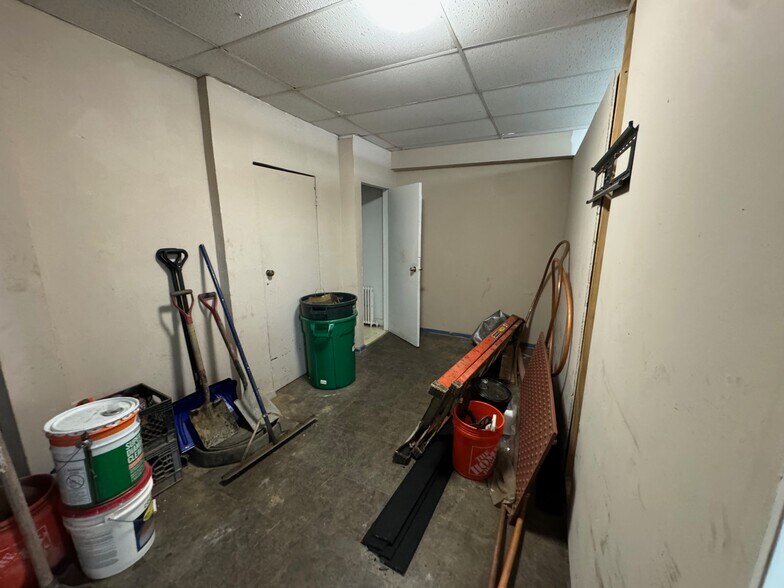 More Photos Of 1 Divinity St, Bristol Storefront Retail Residential For Lease