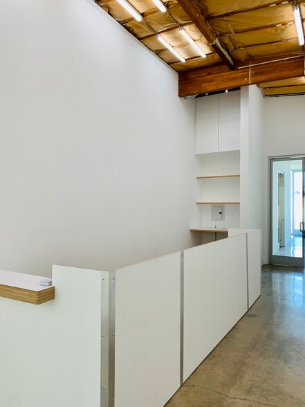 More Photos Of 2754 S La Cienega Blvd, Los Angeles Warehouse For Lease