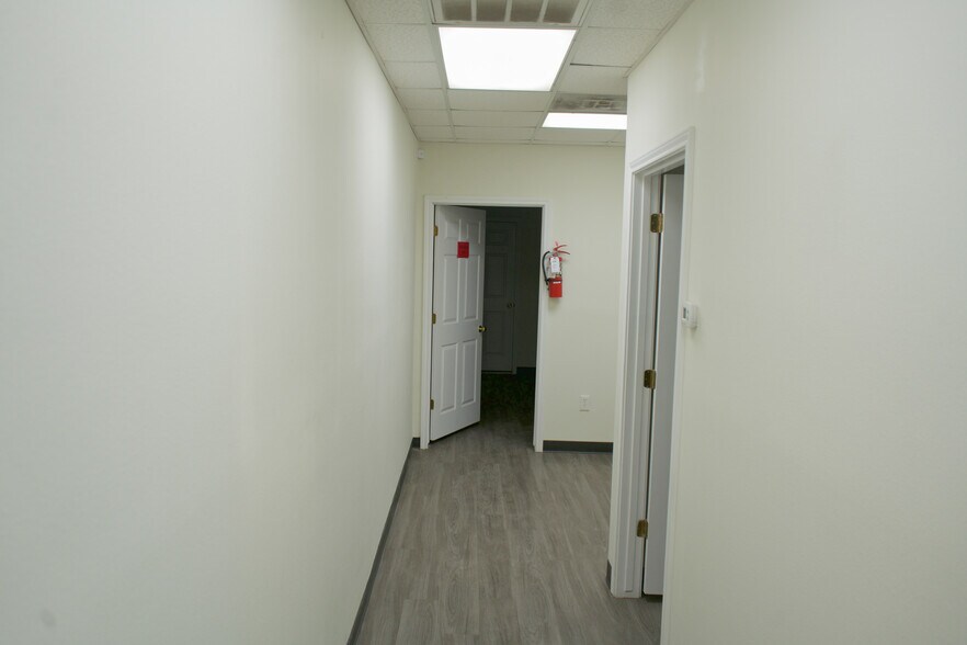 More Photos Of 11200-B Cox Rd, Conroe Warehouse For Lease