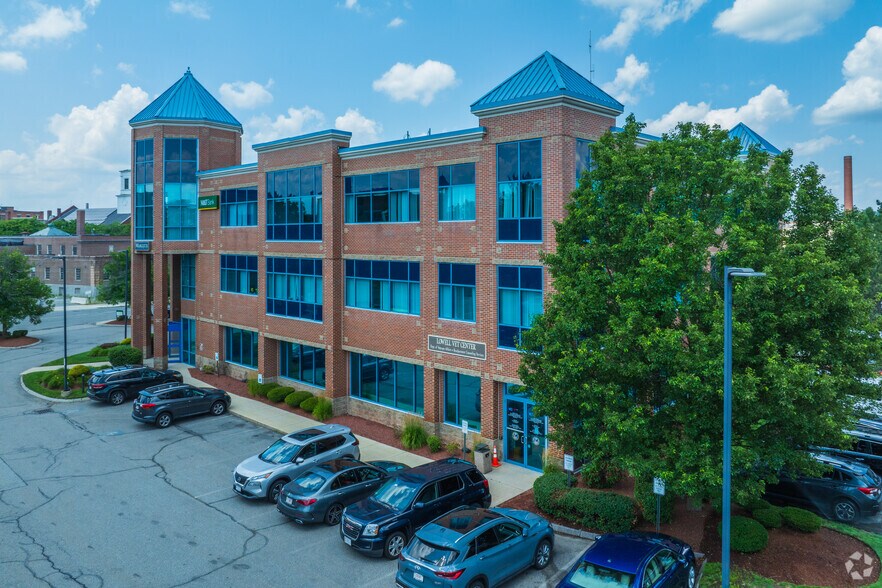 More Photos Of 10 George St, Lowell Medical For Lease